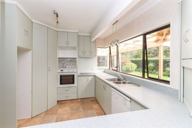 Photo of property in 16 Tainui Terrace, Inglewood, 4330