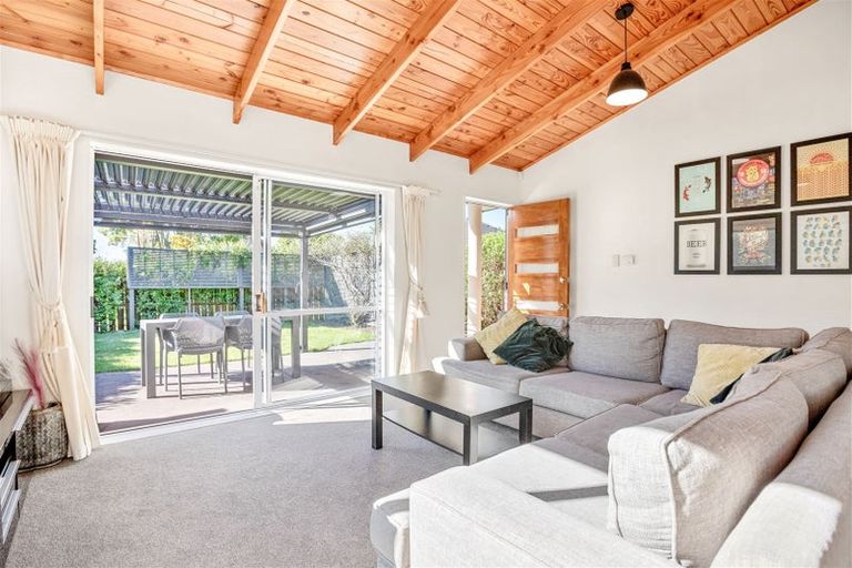 Photo of property in 25 Neil Avenue, Te Atatu Peninsula, Auckland, 0610