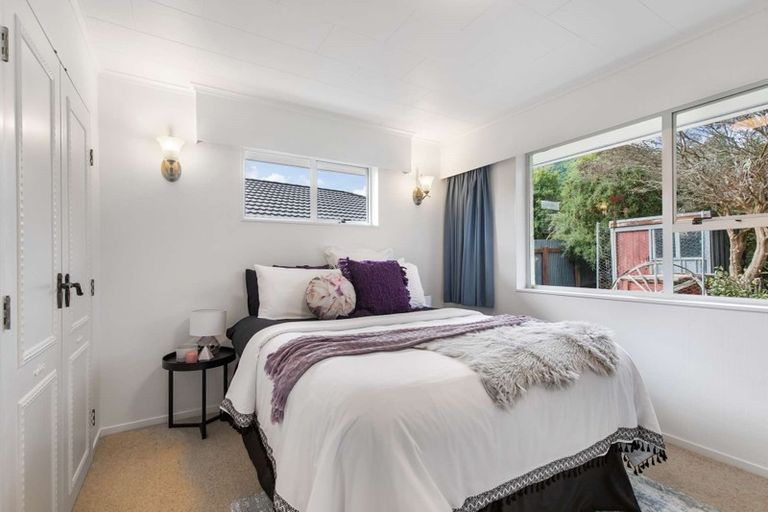 Photo of property in 25b Pehi Kupa Street, Waikanae, 5036