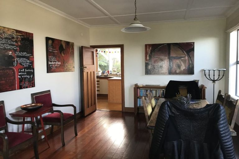 Photo of property in 172 Nevay Road, Karaka Bays, Wellington, 6022