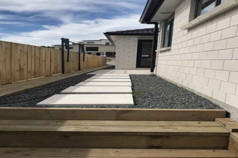 Photo of property in 310a Lakes Boulevard, Pyes Pa, Tauranga, 3112