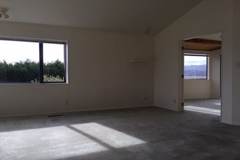Photo of property in 31 The Crowsnest, Whitby, Porirua, 5024