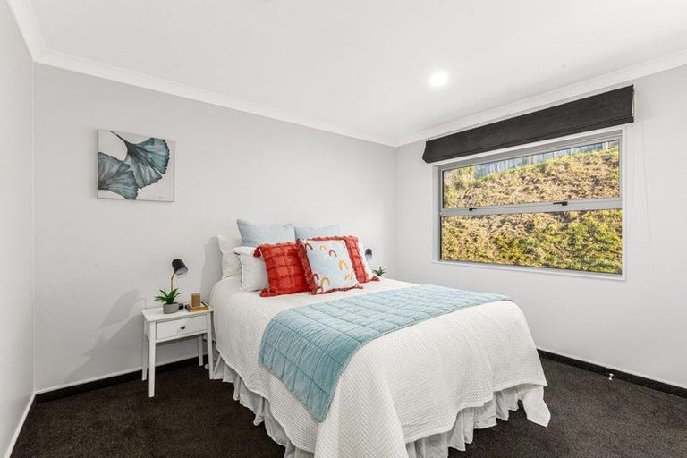 Photo of property in 38 Tongariro Drive, Aotea, Porirua, 5024