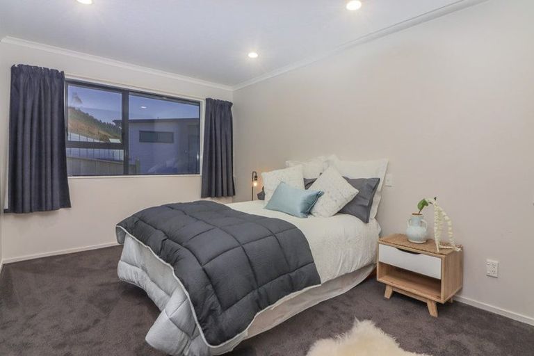 Photo of property in 83 Kakariki Grove, Waikanae, 5036