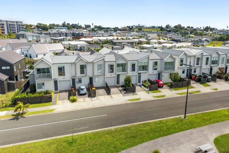 Photo of property in 44 Owen Chapman Drive, Red Beach, 0932