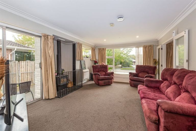 Photo of property in 37 Kent Lodge Avenue, Avonhead, Christchurch, 8042