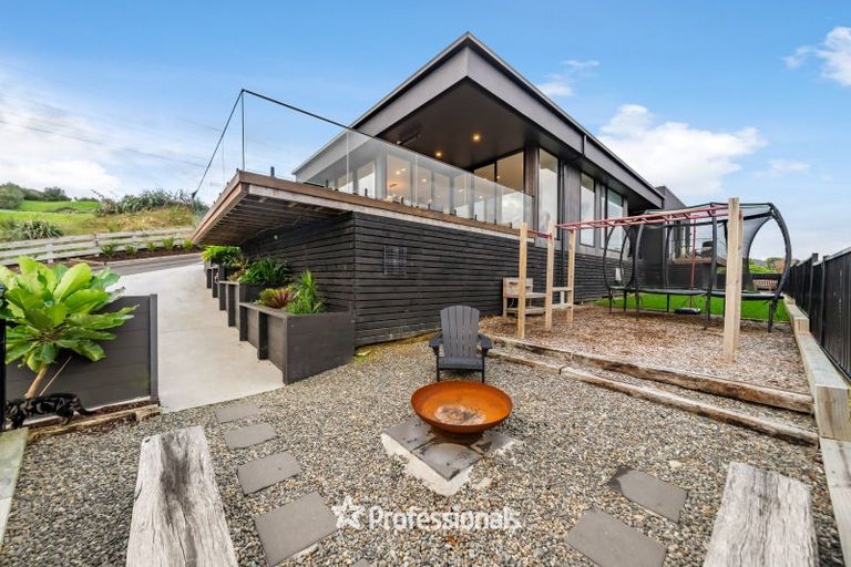 Photo of property in 37 Percy Kinsman Crescent, Riverstone Terraces, Upper Hutt, 5018