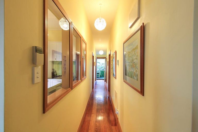 Photo of property in 10 Mitchell Street, Brooklyn, Wellington, 6021