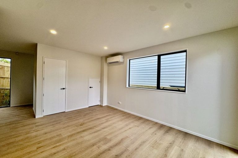 Photo of property in 5 Raphael Place, West Harbour, Auckland, 0618