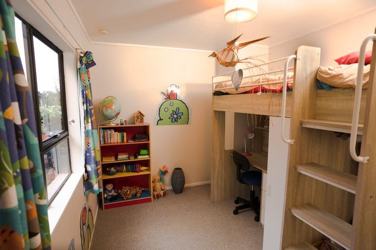 Photo of property in 2/15b Nandana Drive, Glen Eden, Auckland, 0602