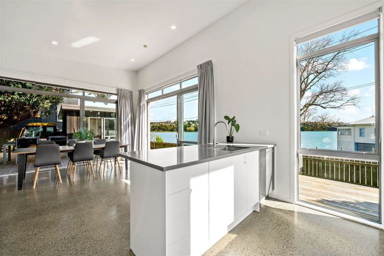 Photo of property in 12b Chapman Road, Te Atatu Peninsula, Auckland, 0610