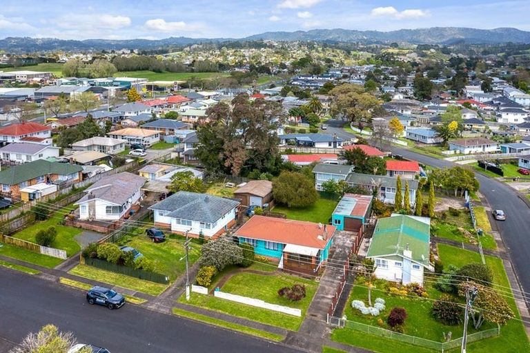 Photo of property in 12 Garelja Road, Henderson, Auckland, 0612