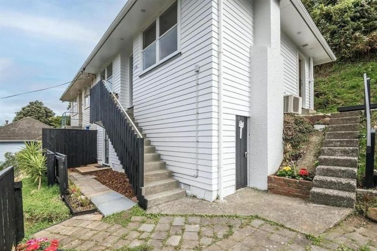 Photo of property in 113a Newlands Road, Newlands, Wellington, 6037