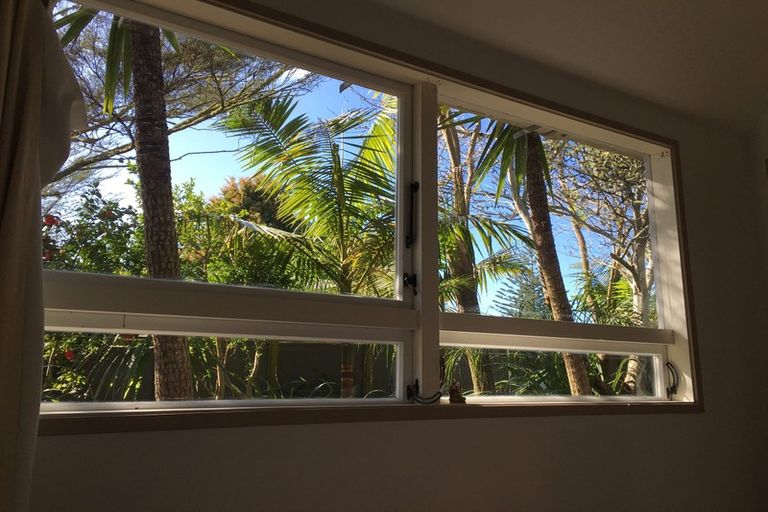 Photo of property in 22 Paramu Avenue, Birkdale, Auckland, 0626