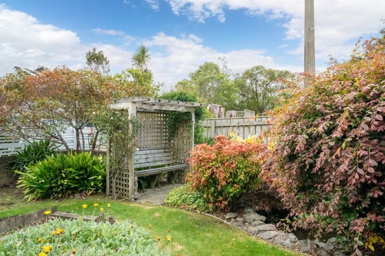 Photo of property in 64 Taylor Terrace, Tawa, Wellington, 5028