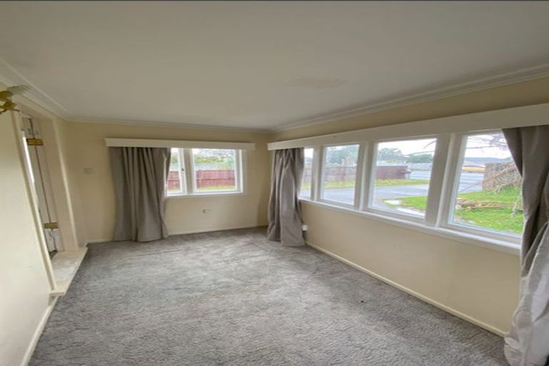 Photo of property in 3170 Great North Road, New Lynn, Auckland, 0600
