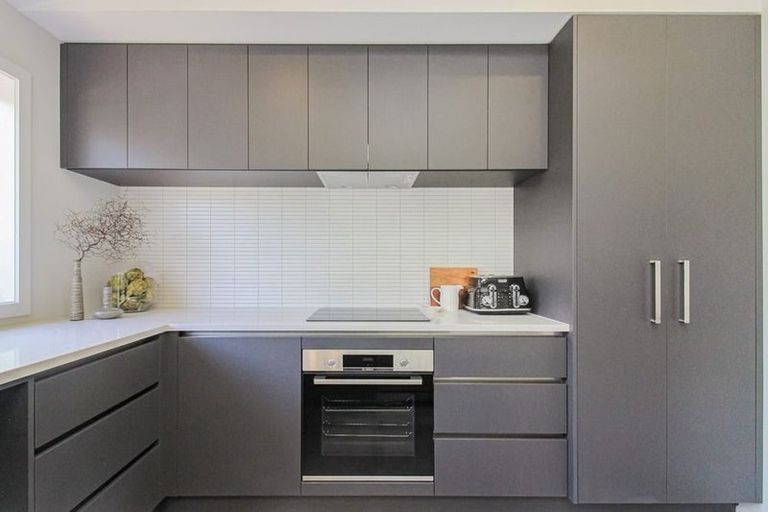 Photo of property in 1/7 Grays Road, Plimmerton, Porirua, 5026
