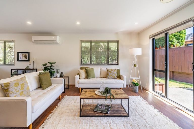 Photo of property in 6 Mcewen Crescent, Riverstone Terraces, Upper Hutt, 5018