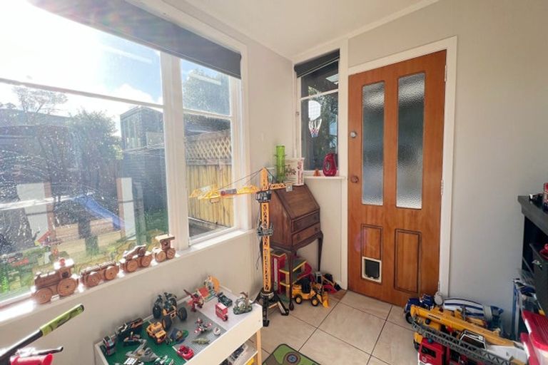 Photo of property in 63 Kervil Avenue, Te Atatu Peninsula, Auckland, 0610