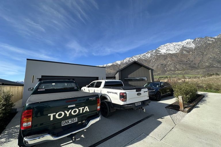 Photo of property in 10 Drysdale Road, Jacks Point, 9371