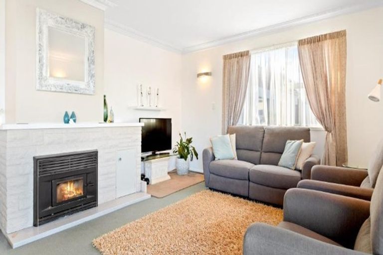 Photo of property in 6 Colwill Road, Massey, Auckland, 0614