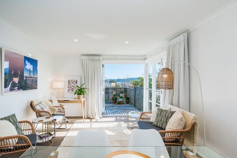 Photo of property in 118 Seaview Road, Paraparaumu Beach, Paraparaumu, 5032