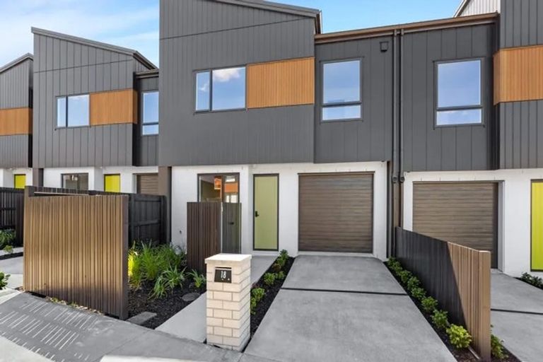 Photo of property in 16 Hema Road, Hobsonville, 0616