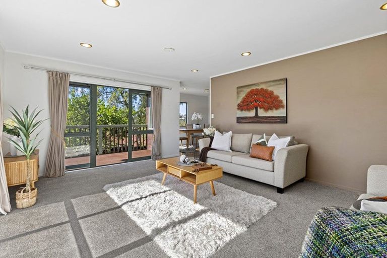 Photo of property in 18 Edgeworth Road, Glenfield, Auckland, 0629