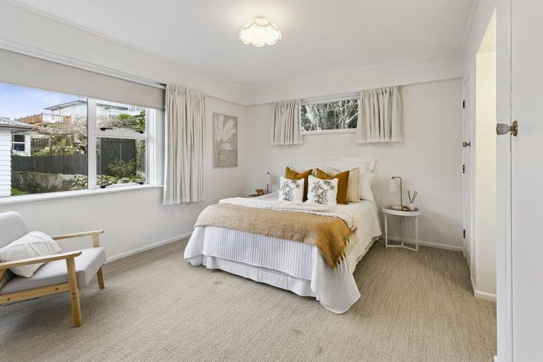 Photo of property in 17a Tawa Terrace, Tawa, Wellington, 5028