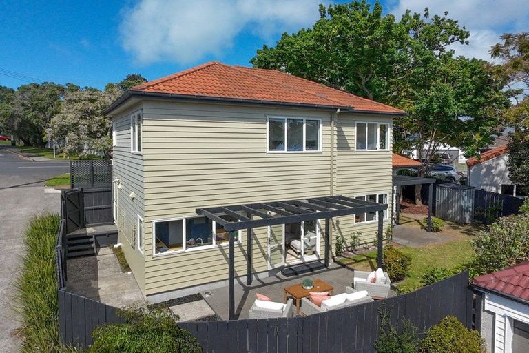 Photo of property in 4/19 Rodney Road, Northcote Point, Auckland, 0627