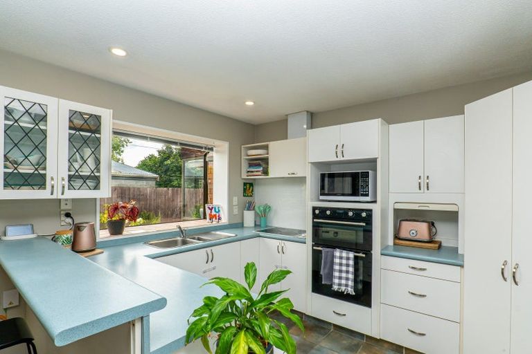 Photo of property in 28 Staveley Street, Avonhead, Christchurch, 8042