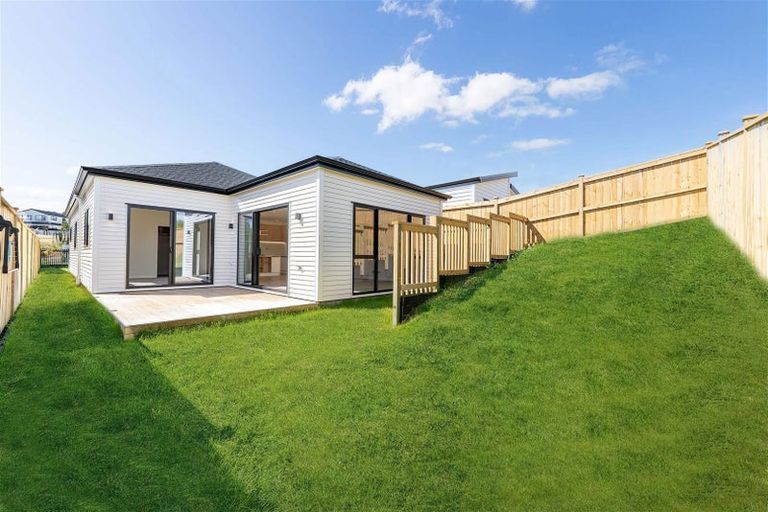 Photo of property in 42 Whakairo Crescent, Gulf Harbour, 0930