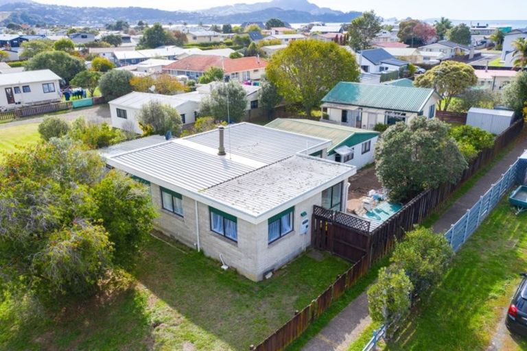 Photo of property in 9 Meadow Drive, Whitianga, 3510