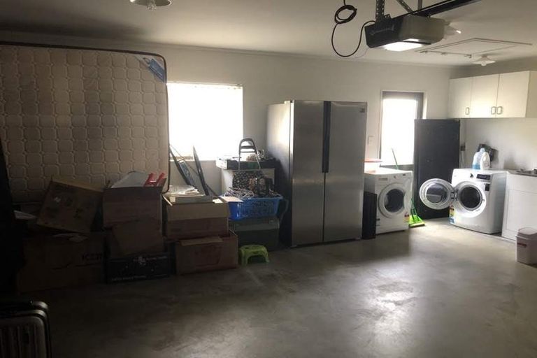 Photo of property in 1/112 Seaview Road, Glenfield, Auckland, 0629