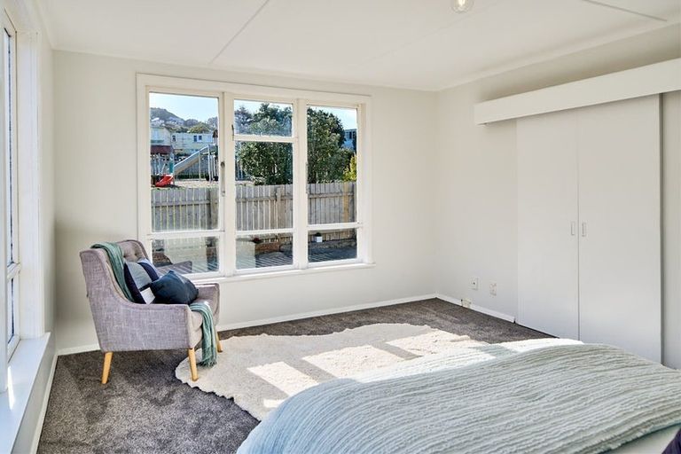Photo of property in 38a Victory Crescent, Tawa, Wellington, 5028