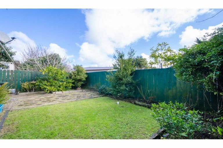 Photo of property in 4/90 Lynwood Road, New Lynn, Auckland, 0600