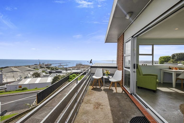 Photo of property in 2/31 Findlay Street, Moturoa, New Plymouth, 4310