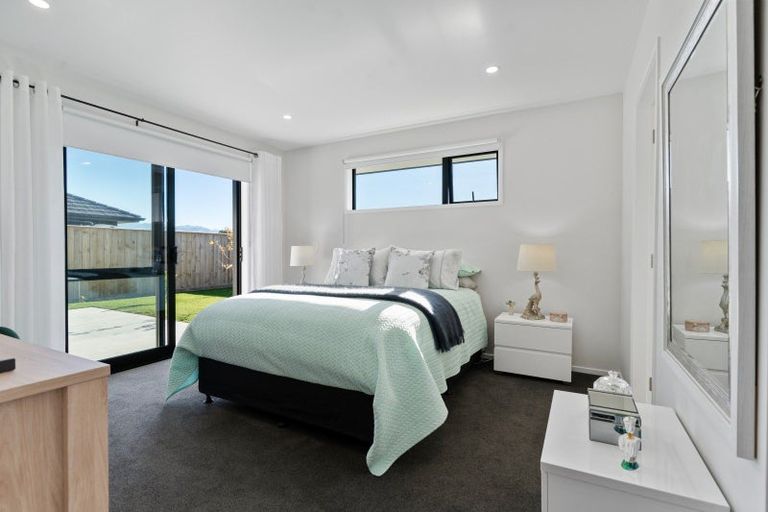 Photo of property in 6 Georgina Beyer Way, Carterton, 5713