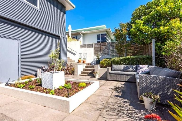 Photo of property in 9 Caughley Grove, Karori, Wellington, 6012