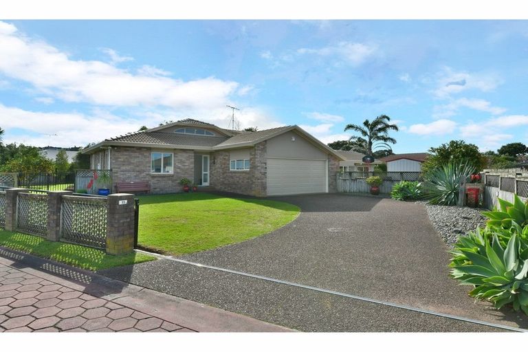 Photo of property in 11 Lakeside Drive, Orewa, 0931