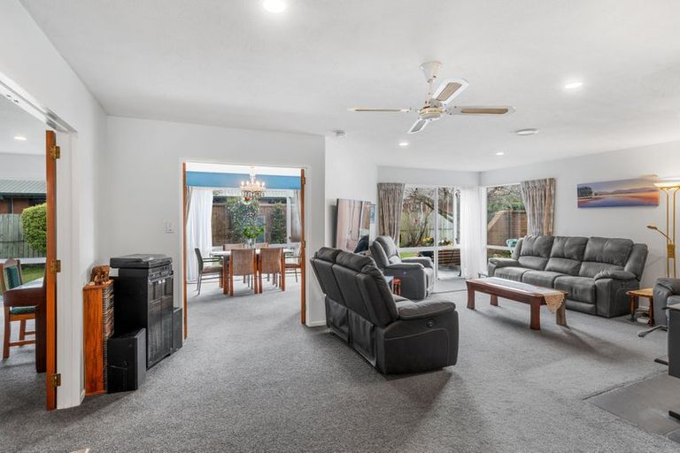 Photo of property in 18 Claverley Gardens, Avonhead, Christchurch, 8042