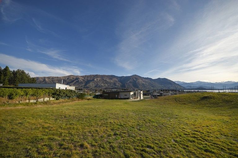Photo of property in 12 Landsborough Lane, Wanaka, 9305