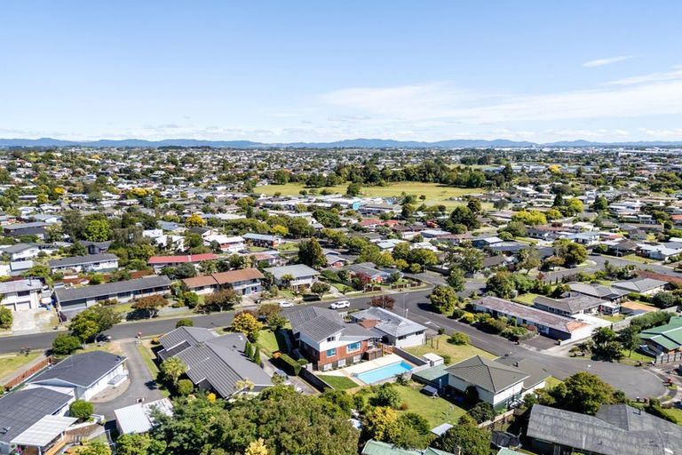 Photo of property in 13 Russleigh Drive, Dinsdale, Hamilton, 3204