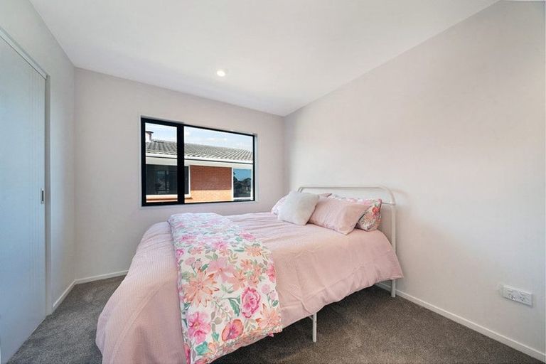 Photo of property in 2/2a Mantra Road, Massey, Auckland, 0614