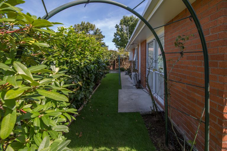 Photo of property in 2/125 Hawthornden Road, Avonhead, Christchurch, 8042