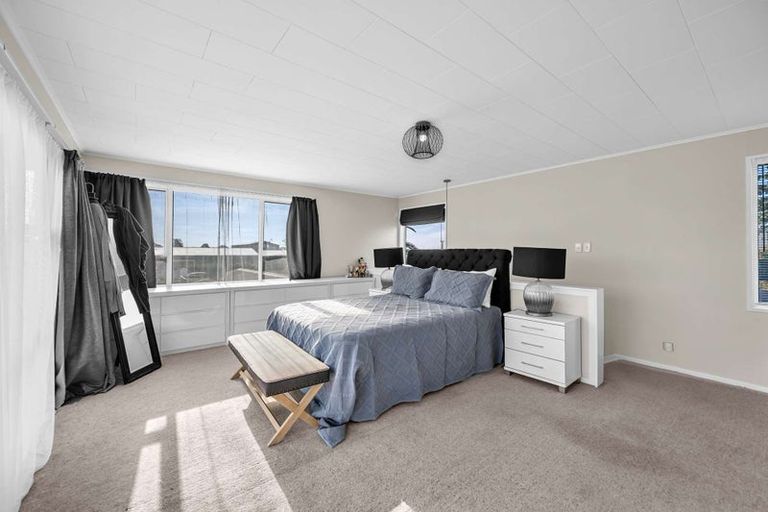 Photo of property in 37 Pitt Street, Clive, 4102