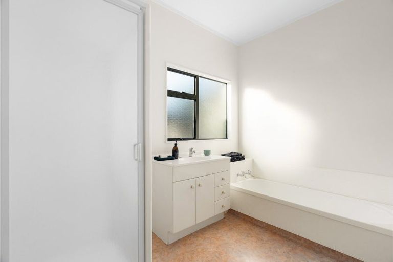 Photo of property in 35 Selwyn Road, Havelock North, 4130
