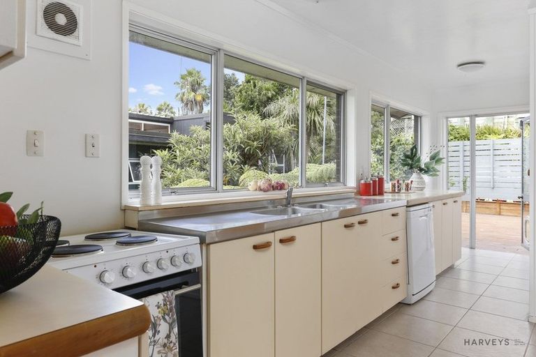 Photo of property in 201 Godley Road, Titirangi, Auckland, 0604
