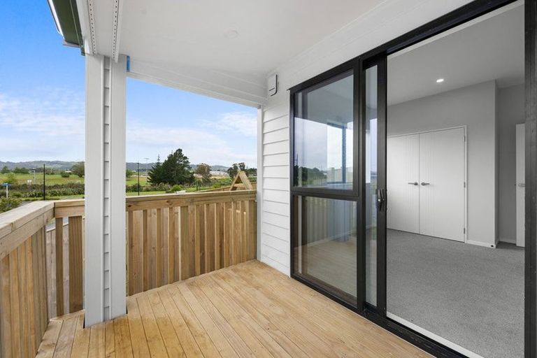 Photo of property in 4 Wild Flower Way, Karaka, Papakura, 2113
