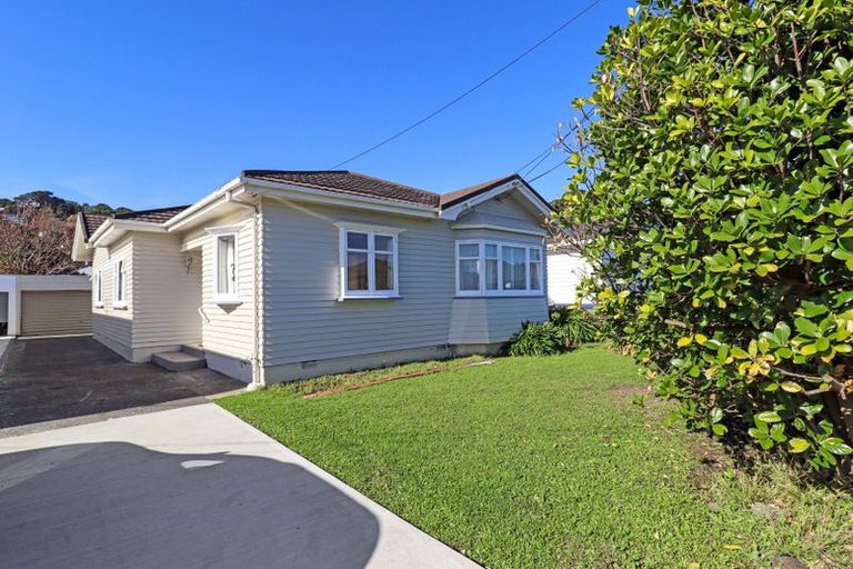 Photo of property in 23 Glamis Avenue, Strathmore Park, Wellington, 6022